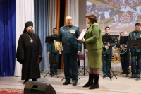Хабаровский священник принял участие в собрании, посвященном 65-летию войсковой части