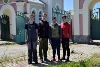 Воспитанники школы-интерната помогли в благоустройстве  монастыря