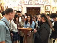 Четверокурсники из Китая посетили с экскурсией главный храм края
