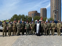 Хабаровский священник благословил участников автопробега Владивосток-Донецк