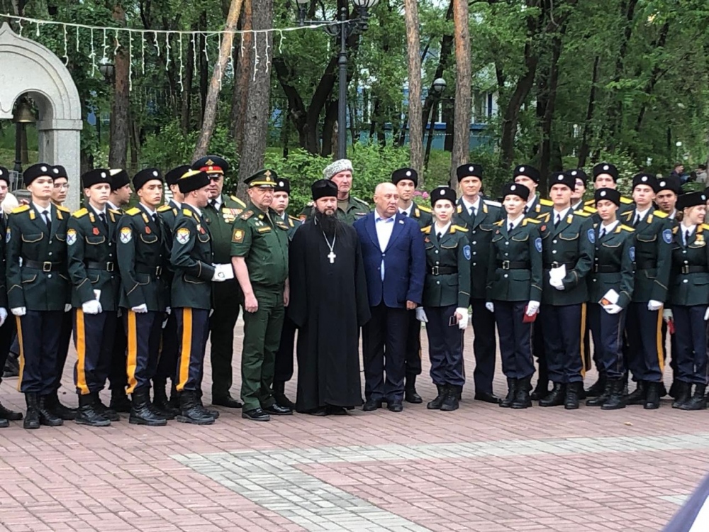 Хабаровский священник принял участие в награждении казачат