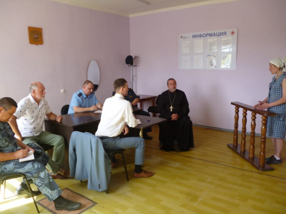 Клирик кафедрального собора посетил исправительную колонию в составе комиссии по соблюдению прав человека