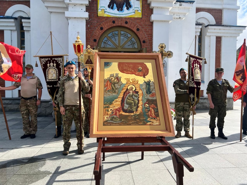 В Хабаровске прошёл Крестный ход в день памяти святого пророка Илии, покровителя десантных войск