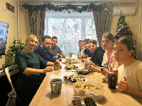 Ангелы Рождества: участники епархиальной молодежки посетили ребят с ограниченными возможностями