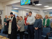 Руководитель епархиального соцотдела совершил молебен в хабаровском отделении Социального фонда