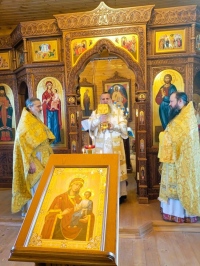 В день празднования Собора Вселенских учителей и святителей митрополит Артемий совершил Литургию в Иверском храме