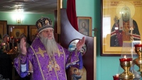 «Матушка Матронушка близка каждому сердцу: митрополит Артемий возглавил Литургию в поселке Березовка»