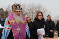 Митрополит Артемий освятил пробные сваи храма Победы в Хабаровске