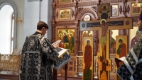 Митрополит Артемий возглавил утреннее богослужение Великой Пятницы в главном соборе края