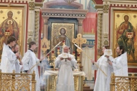 Митрополит Артемий совершил Божественную литургию в Великую Субботу в главном соборе края