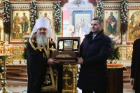 Глава региона передал в дар Хабаровской епархии мощевик с частицами мощей Киево-Печерских святых