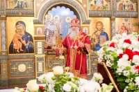 В день Радоницы митрополит Артемий совершил Божественную литургию в храме в честь святых Царственных страстотерпцев