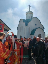В день памяти святой Матроны Московской община поселка Березовка встретила святыню — ковчег с мощами своей небесной покровительницы