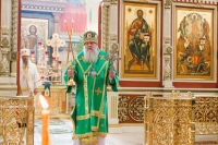 Митрополит Артемий возглавил Божественную литургию  в праздник Святой Троицы в главном храме края
