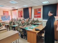 Клирик Успенского собора рассказал воинам о духовном вреде сквернословия