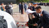 Митрополит Артемий принял участие в торжественной церемонии возложения венков и цветов к Вечному огню