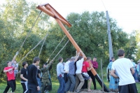 Участники II Дальневосточной школы православного молодежного актива «Вера и дело» установили поклонный крест в селе Бычиха