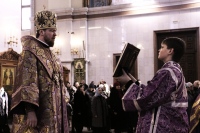 В праздник Торжества Православия митрополит Владимир совершил Божественную литургию в Спасо-Преображенском соборе