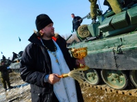 Танковый биатлон под Хабаровском начался с молитвы