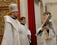 Митрополит Владимир совершил Божественную литургию в Лазареву субботу