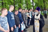 Настоятель Покровского храма благословил призывников