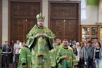 В канун праздника Пятидесятницы митрополит Владимир совершил всенощное бдение