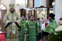 В день Святого Духа правящий архиерей совершил Божественную литургию в Градо-Хабаровском соборе Успения Божией Матери