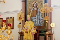 В Неделю 4-ю по Пятидесятнице митрополит Владимир совершил Божественную литургию