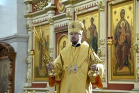 В Неделю 16-ю по Пятидесятнице митрополит Владимир совершил Божественную литургию в Спасо-Преображенском кафедральном соборе