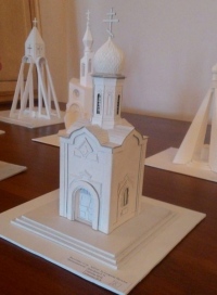 В храме преподобного Серафима Саровского открылась выставка «Образ православной часовни»