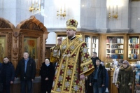 В Неделю Крестопоклонную митрополит Владимир возглавил Божественную литургию в Спасо-Преображенском кафедральном соборе