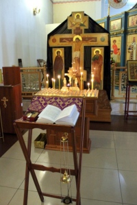 В хабаровских храмах молитвенно почтили память погибших в Кемерове