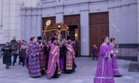 Глава Приамурской митрополии совершил утреню Великой Субботы с чином погребения