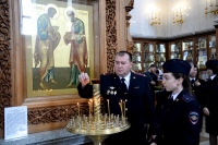 Молебен, приуроченный к 300-летию образования российской полиции, совершили в Спасо-Преображенском соборе