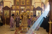 В праздник Воздвижения Креста Господня митрополит Владимир совершил Божественную литургию