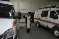 Настоятель Покровского храма освятил технику поисково-спасательного отряда МЧС