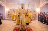 Митрополит Владимир возглавил Божественную литургию в храме святого благоверного князя Александра Невского в день престольного праздника