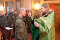 Военнослужащие помолились о женщинах перед иконой святой Матроны