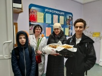 Хабаровские школьники напекли «Блинов от Матронушки» для детей-инвалидов