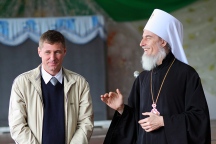 Митрополит Хабаровский и Приамурский Игнатий встретился с главой администрации и жителями села Святогорье. 1 мая 2012 год