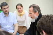 Встреча митрополита Хабаровского и Приамурского Игнатия с членами молодежного 