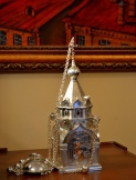 Хабаровской духовной семинарии преподнесено в дар кадило в виде храма. 6 октября 2012г.