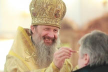 Главы двух митрополий возглавили воскресное богослужение в Спасо-Преображенском кафедральном соборе города Хабаровска. 17 ноября 2012 г.