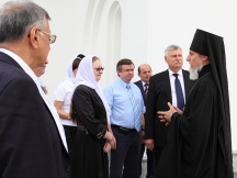 Экскурсия дальневосточной парламентской делегации в храме преподобного Серафима Саровского г.Хабаровска. 7 июня 2011г.