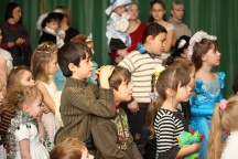 В  актовом зале  Хабаровской духовной семинарии проходят праздничные рождественские елки для детей