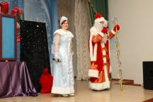 В  актовом зале  Хабаровской духовной семинарии проходят праздничные рождественские елки для детей