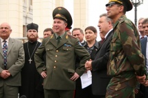 Осмотр губернатором края В.И.Ишаевым строящейся семинарии (22 июня 2006)