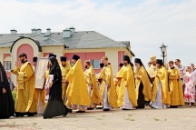 Божественная литургия в Свято-Петропавловском женском монастыре 12 июля 2017 г.