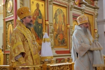 Митрополит Артемий в сослужении епископа Аристарха возглавил воскресное богослужение в кафедральном соборе 6 февраля 2022 года