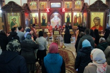 В неделю святых жен-мироносиц митрополит Артемий возглавил Богослужение в Петропавловском женском монастыре 30 апреля 2023 года
